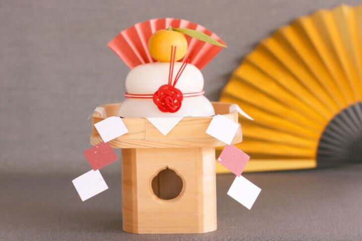 お正月の鏡餅の飾り方や飾る場所はどこがいいの 鏡餅の意味や由来とは なもせいコレクション お正月の鏡餅の飾り方や飾る場所はどこがいいの 鏡餅の意味や由来とは なもせいコレクション